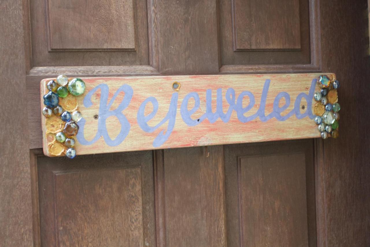 One32 Guesthouse Bejeweled Kingston Exterior foto