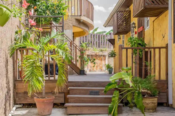One32 Guesthouse Bejeweled Kingston Exterior foto